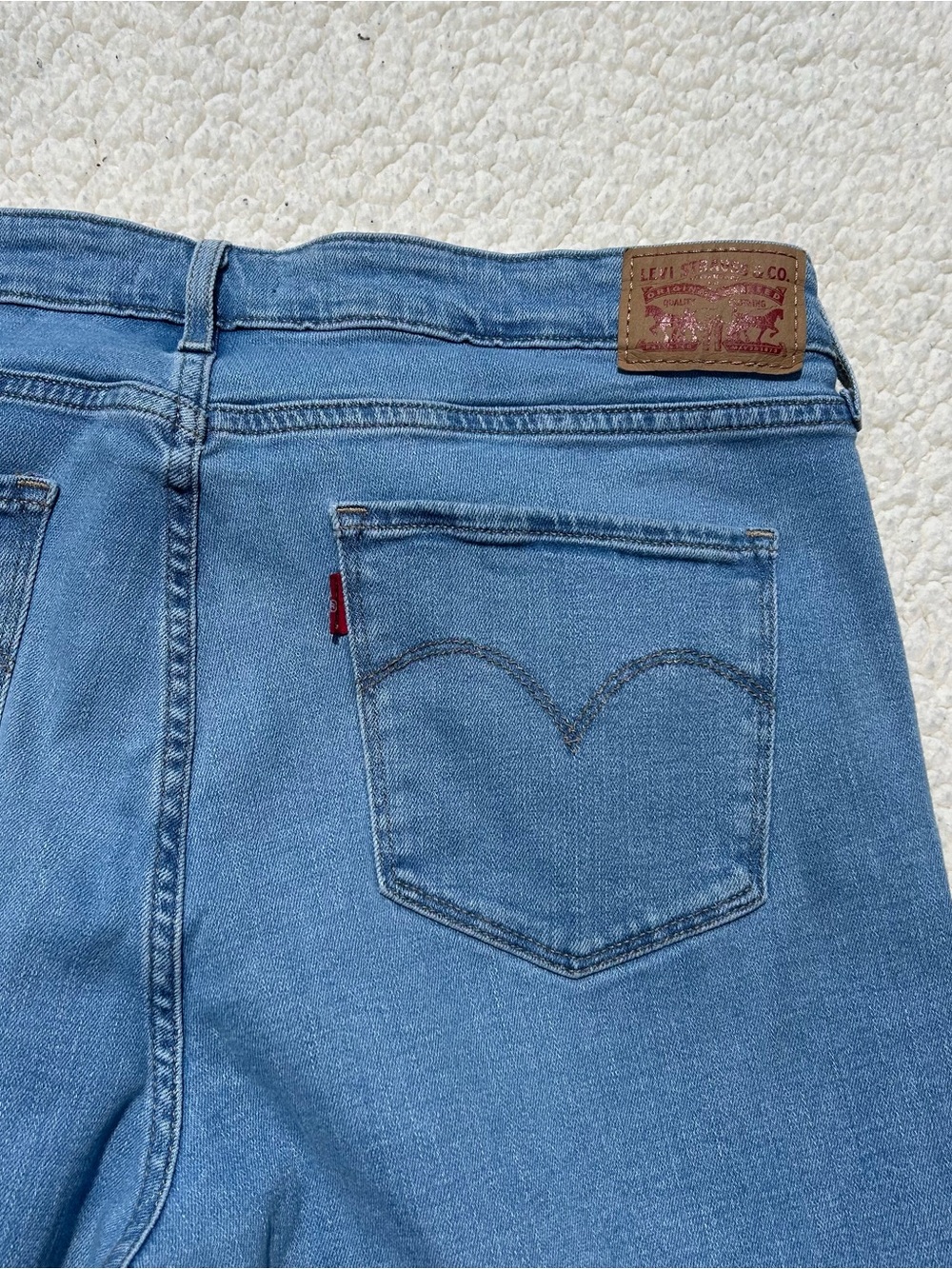 Levi's Women's 721 High Rise Skinny Jeans - Picture 8 of 10